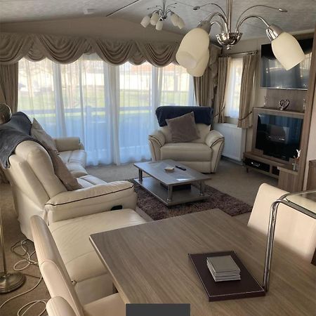 2 Bed, 2 Bath Lodge Style Caravan With Hot Tub & Private Garden At Patrington Haven Leisure Park Exterior foto